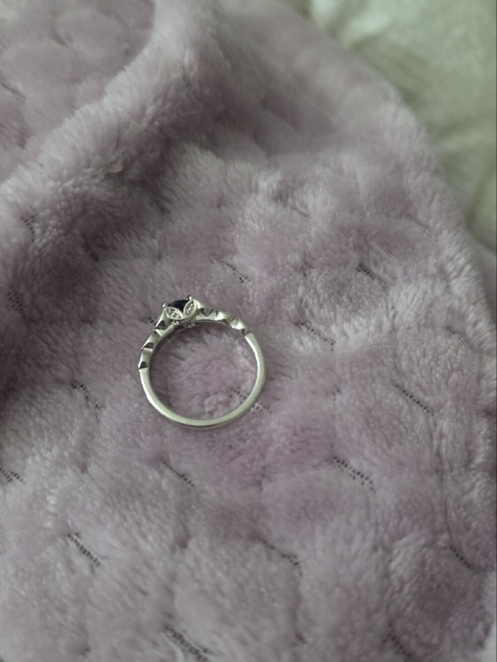 Silver Ring with Purple Stone Sz 7 Like new No Stones Missing - Picture 7 of 7